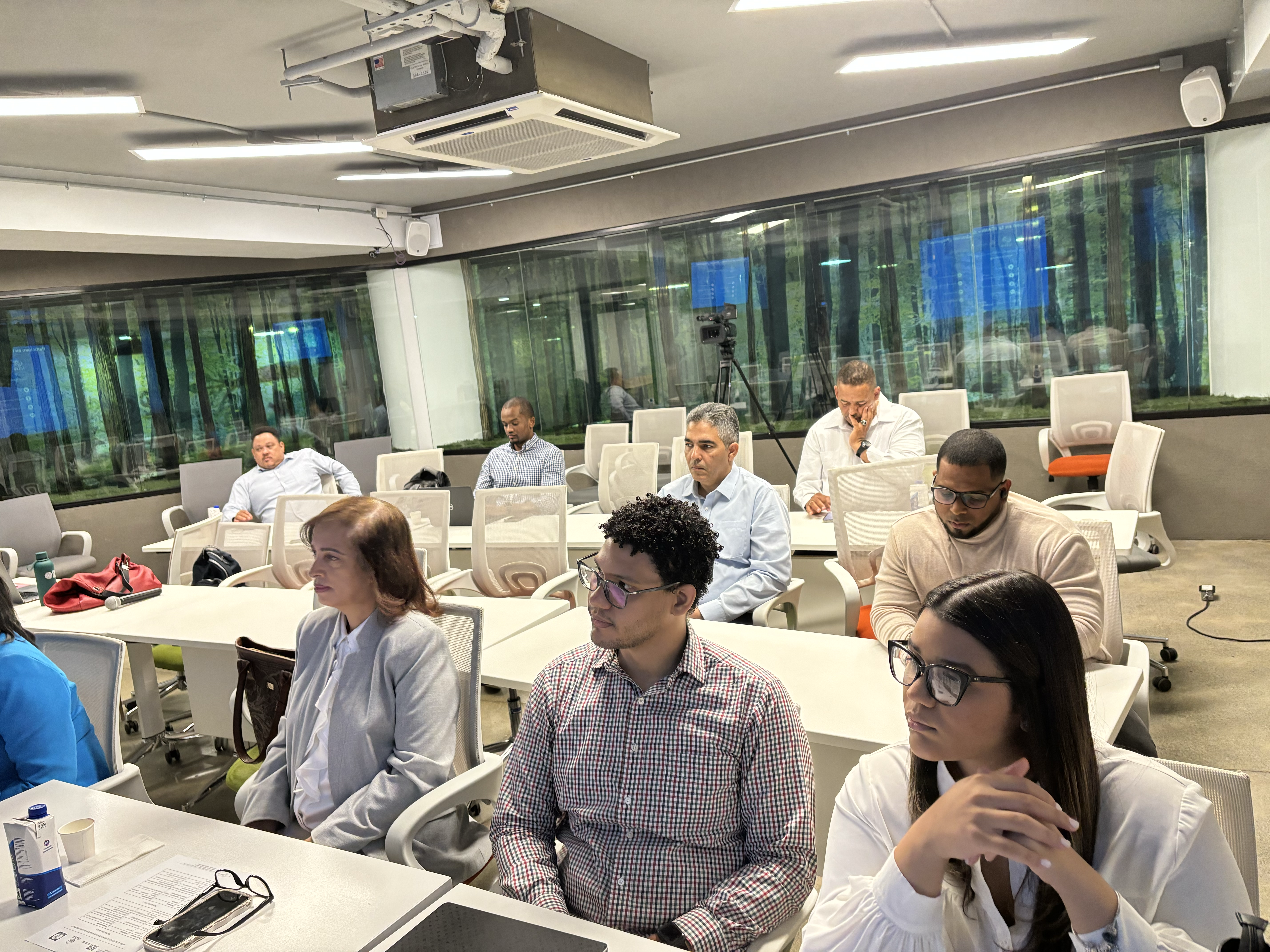 Participantes en taller para el Fortalecimiento del Ecosistema de Internet de la República Dominicana junto a ICANN, LACRALO y NIC.DO.